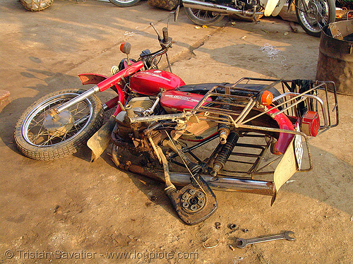 minsk motorcycle repair - vietnam, 125cc, cao bằng, laying down, minsk motorcycle, motorcycle repair, motorcycle touring, road, минск 125, мотоциклы