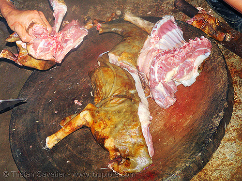 dog meat - cutting-up the carcass - thịt ch&oacute; - vietnam