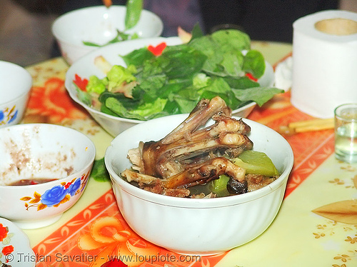 dog paws with veggies and salad - thịt ch&oacute; - vietnam