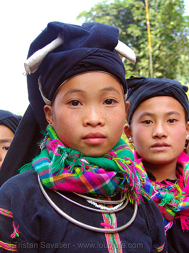 "lo lo den" tribe girls - vietnam, black lo lo tribe, children, colorful, girls, headdress, hill tribes, indigenous, kids, little girl, lo lo den tribe, necklace